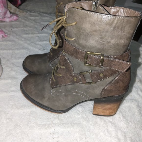 Boots - Picture 3 of 3